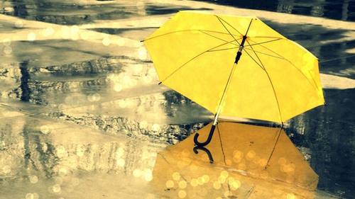 自己淋過雨總想替別人撐把傘的文案,自己淋過雨所以想在雨天為別人撐傘